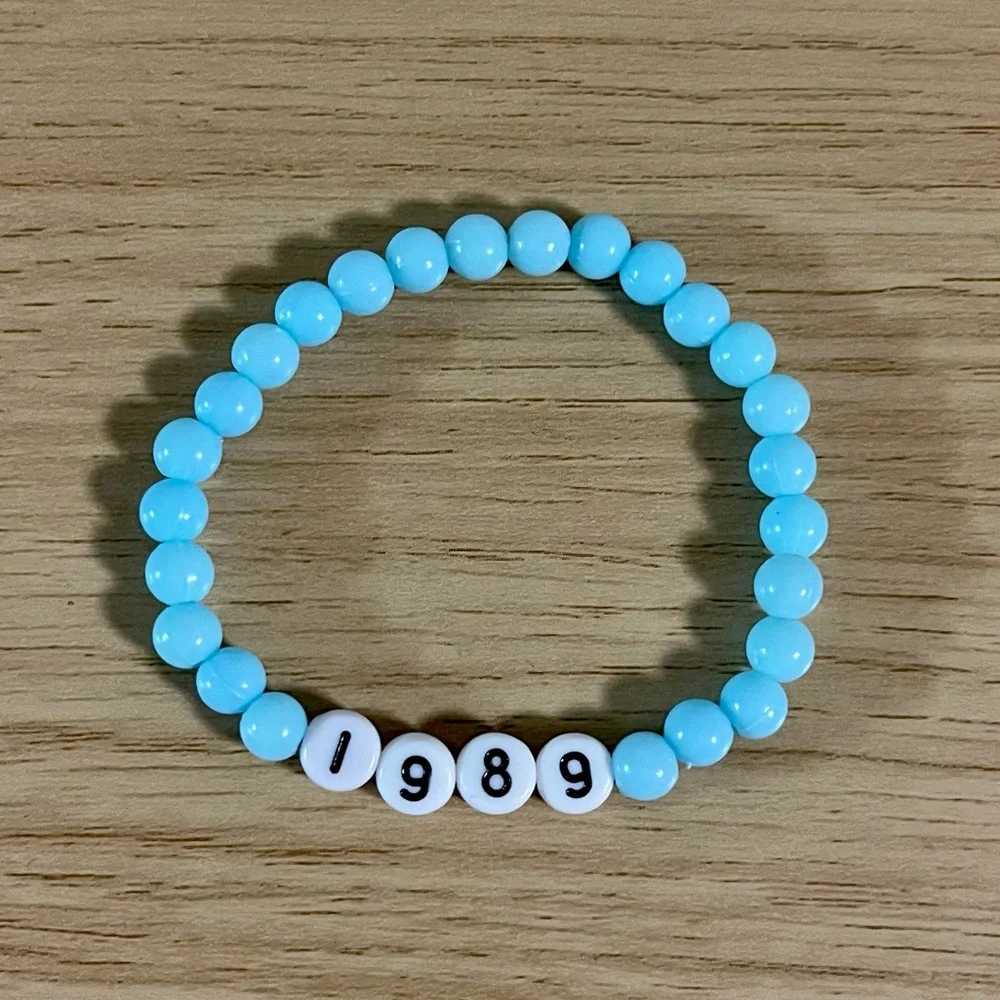 1989 Taylor Swift Friendship Bracelet Pack - Picture 4 of 8